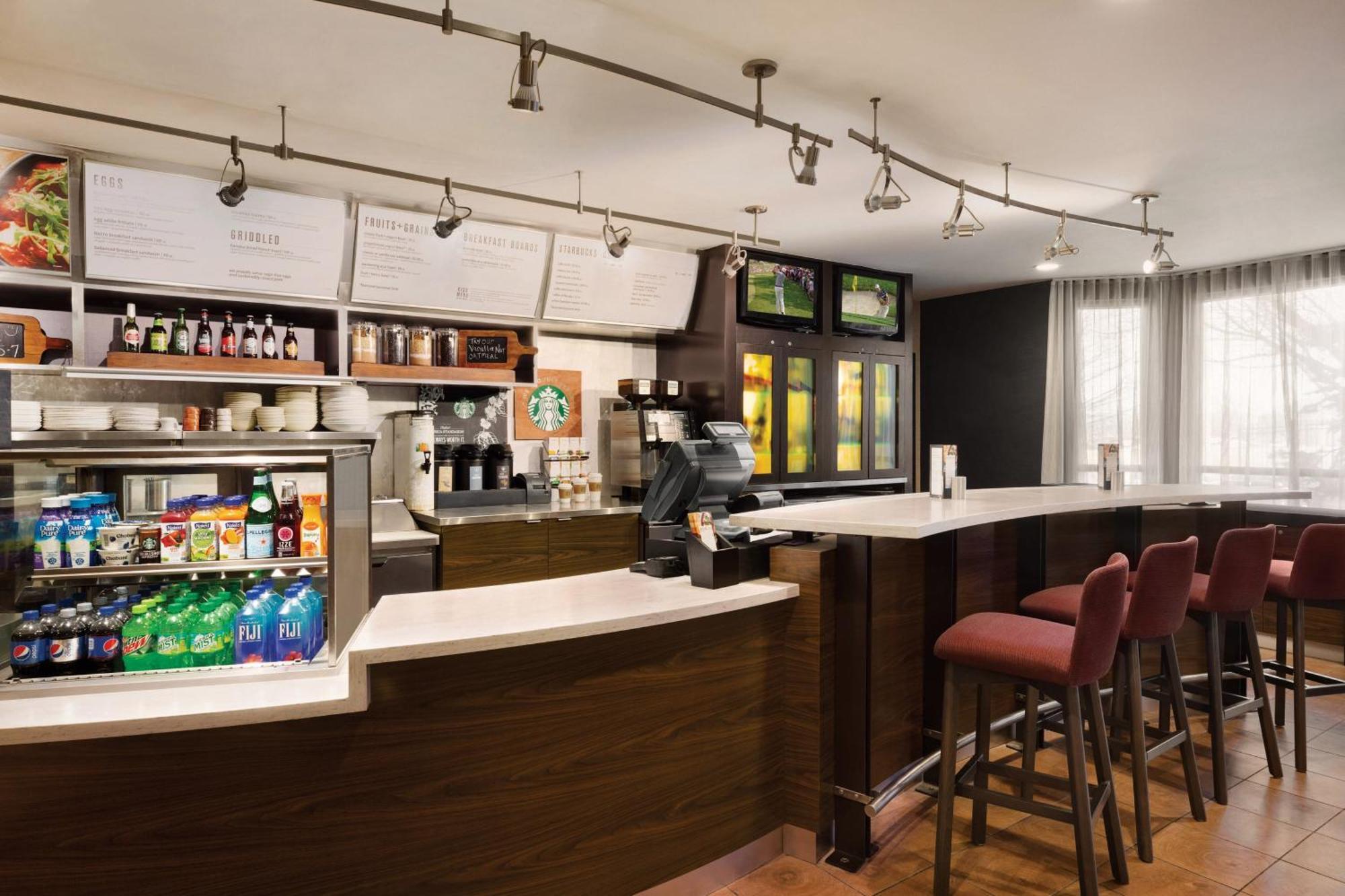 Courtyard By Marriott Топика Экстерьер фото