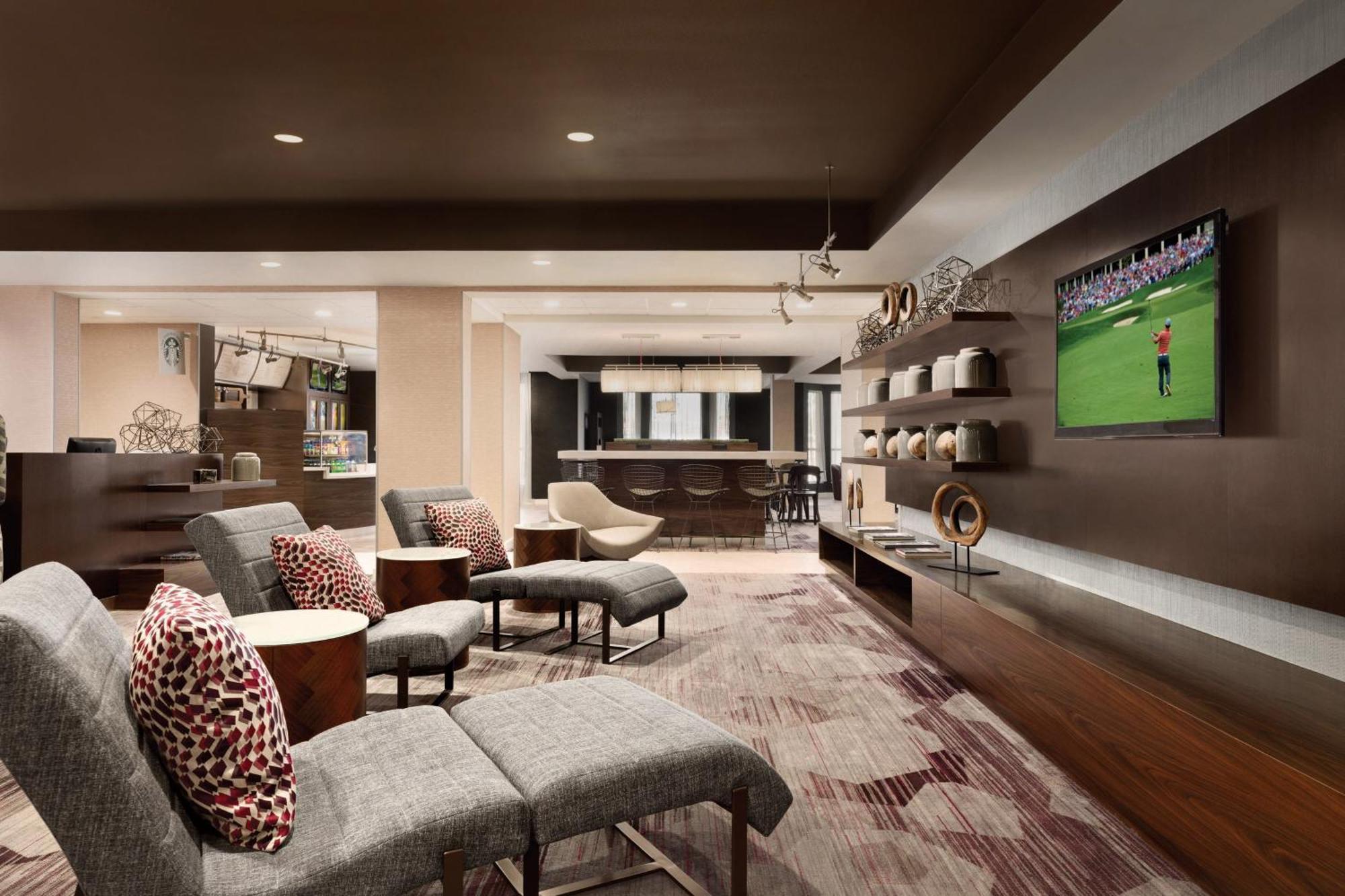 Courtyard By Marriott Топика Экстерьер фото