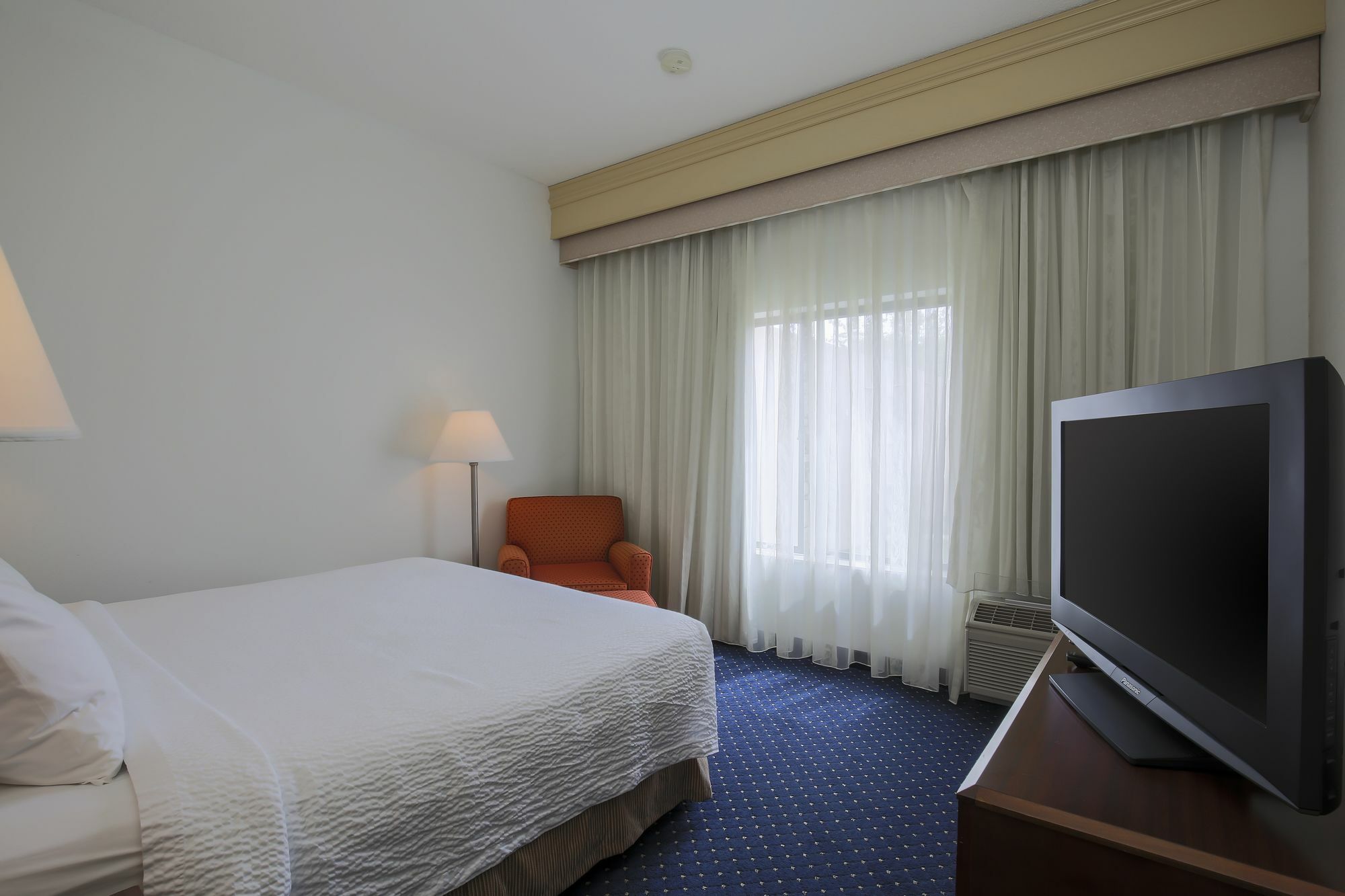 Courtyard By Marriott Топика Экстерьер фото