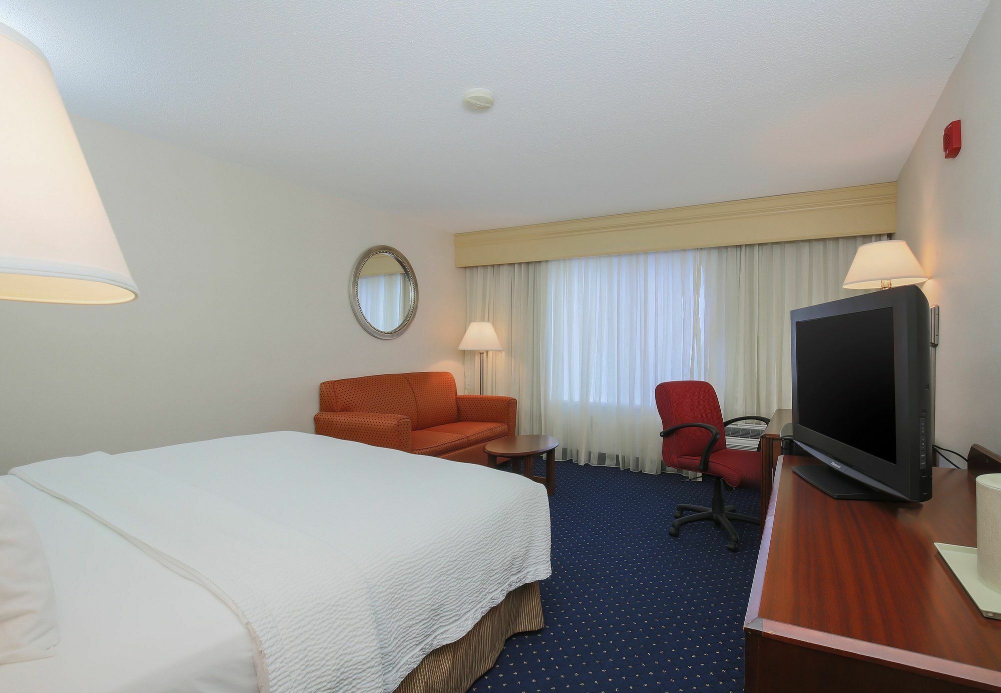 Courtyard By Marriott Топика Экстерьер фото